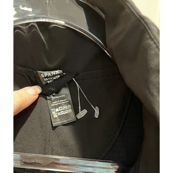 NEW SPANX sz XS Black It's A Cinch Water Resistant Active Zip Up Jacket NWT Hood - Picture 11 of 11